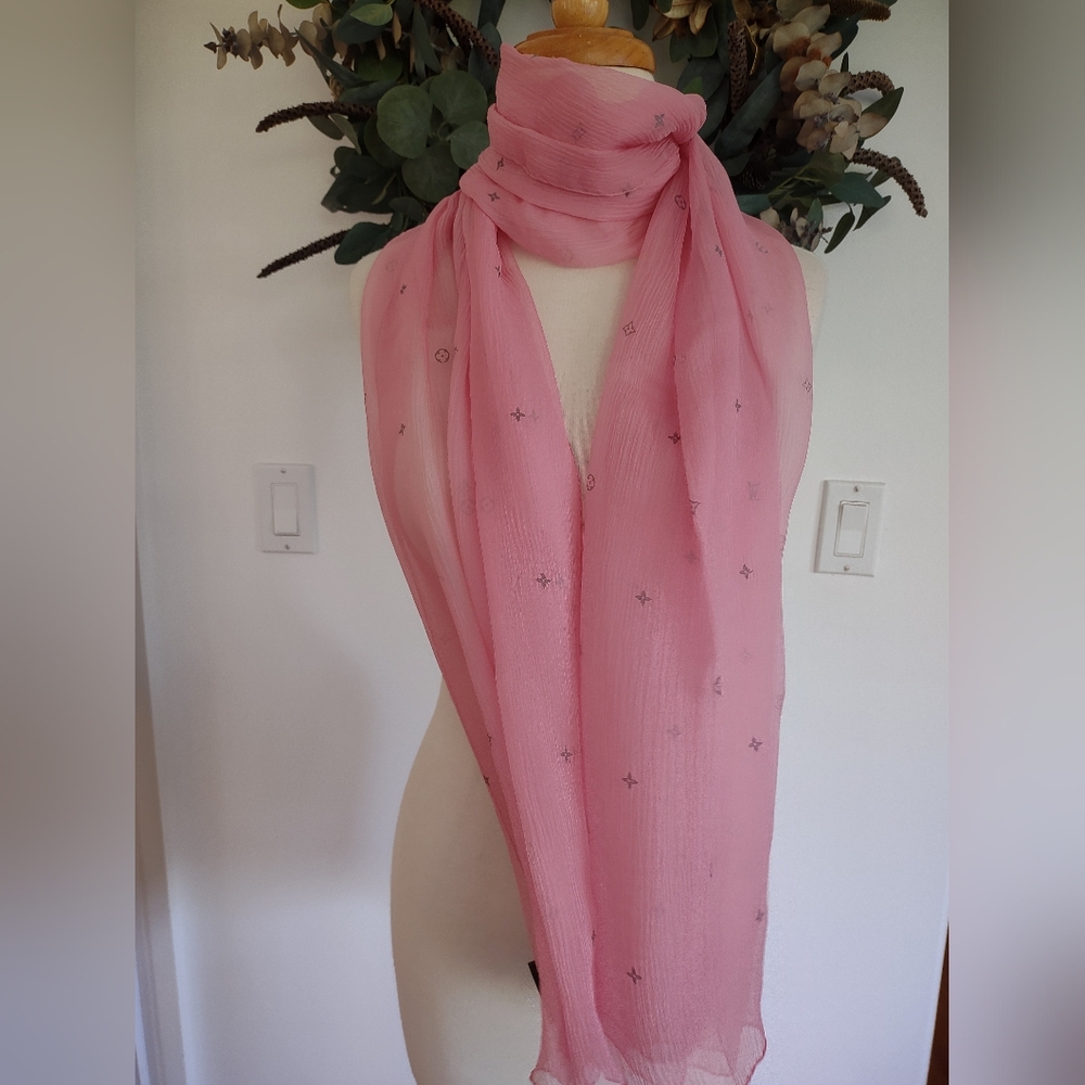 Louis Vuitton Petite Monogram Etole Stole - Picture 4 of 9